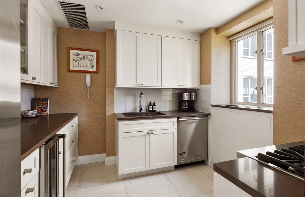 ale_3304-pano_crop-web-kitchen-main-photo