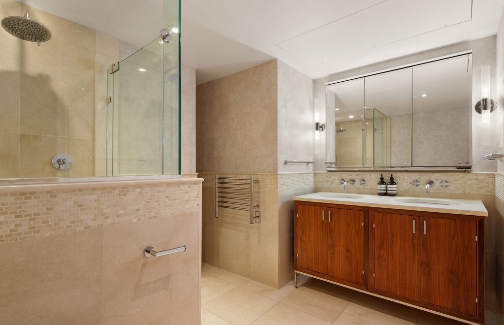 ale_3398-pano-web-primary-bath